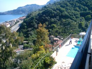 Sea, Pool & Mountain = Fortune
